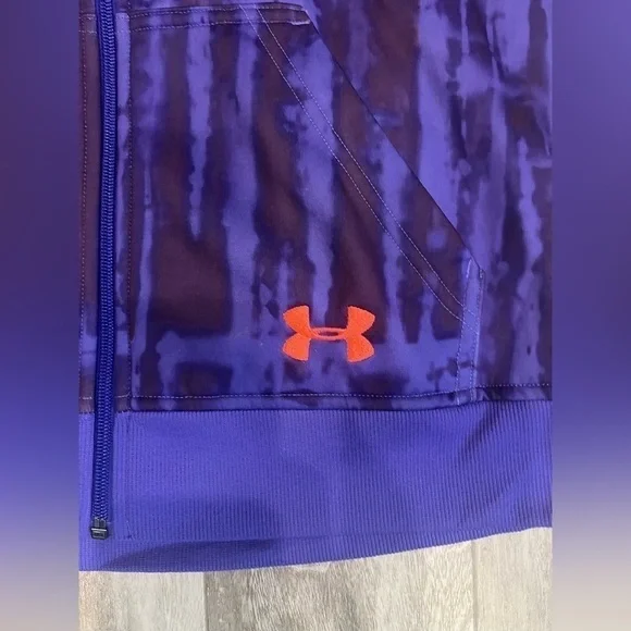 Under armor- girls medium zip up hoodie - Picture 4 of 4